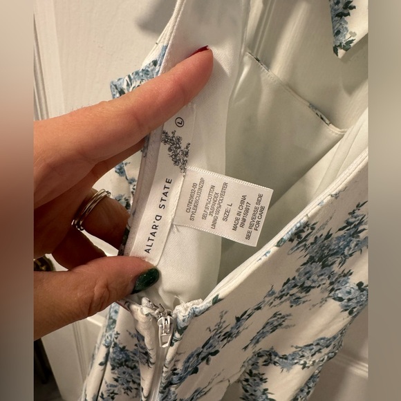 Altrd State Floral Blue and White Dress with bows on straps. Woman’s L(8/10) - Picture 5 of 7
